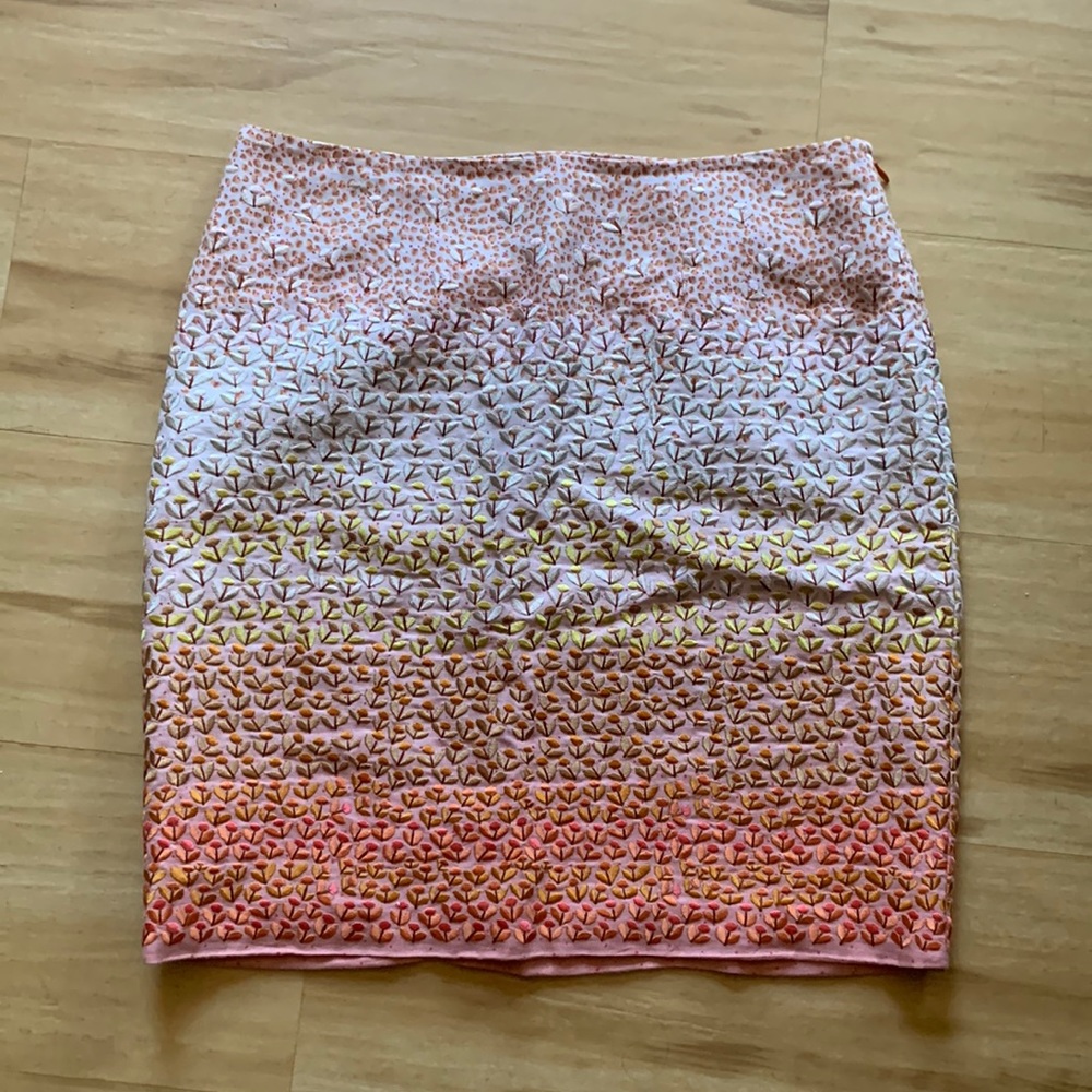 Anthropologie/HD in Paris Embroidered Pencil Skirt, Size 6